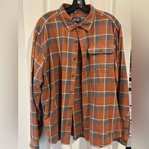 Men’s Patagonia Flannel (L)